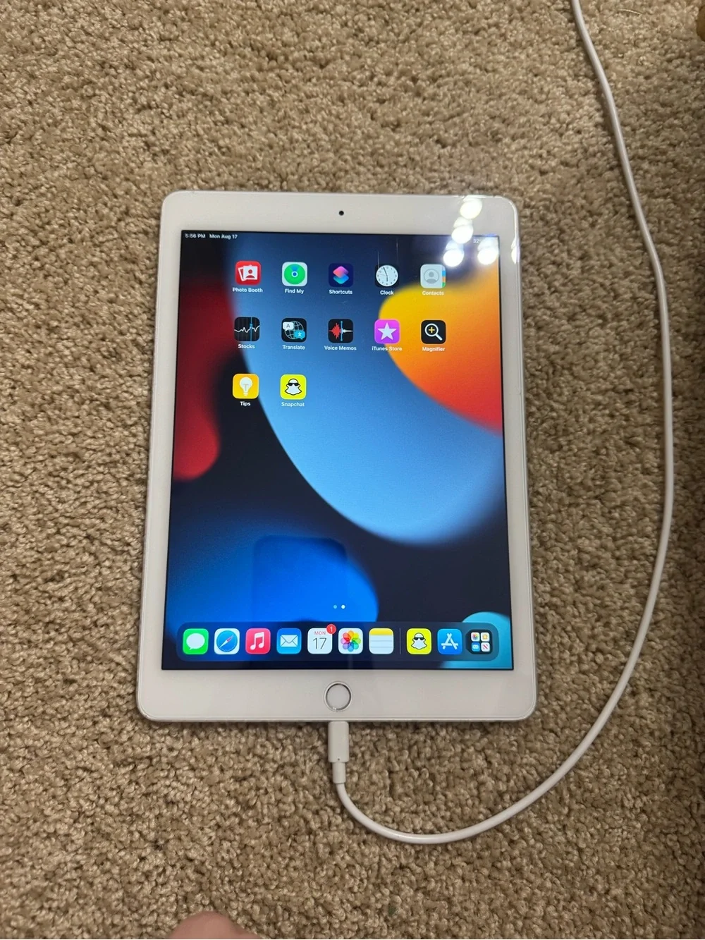 White apple ipad air 2 Tablet with Home Button - Classic White